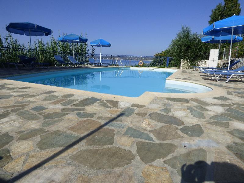 Milos Studios Лурдата Екстер'єр фото