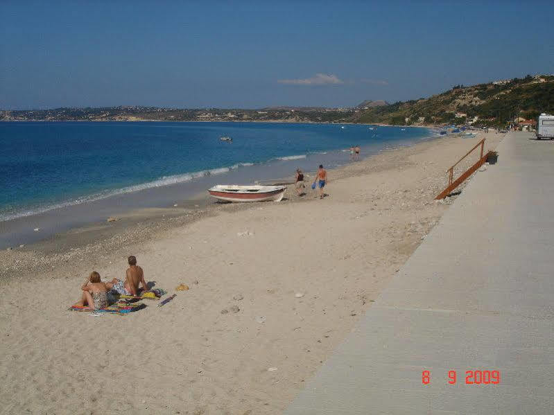 Milos Studios Лурдата Екстер'єр фото